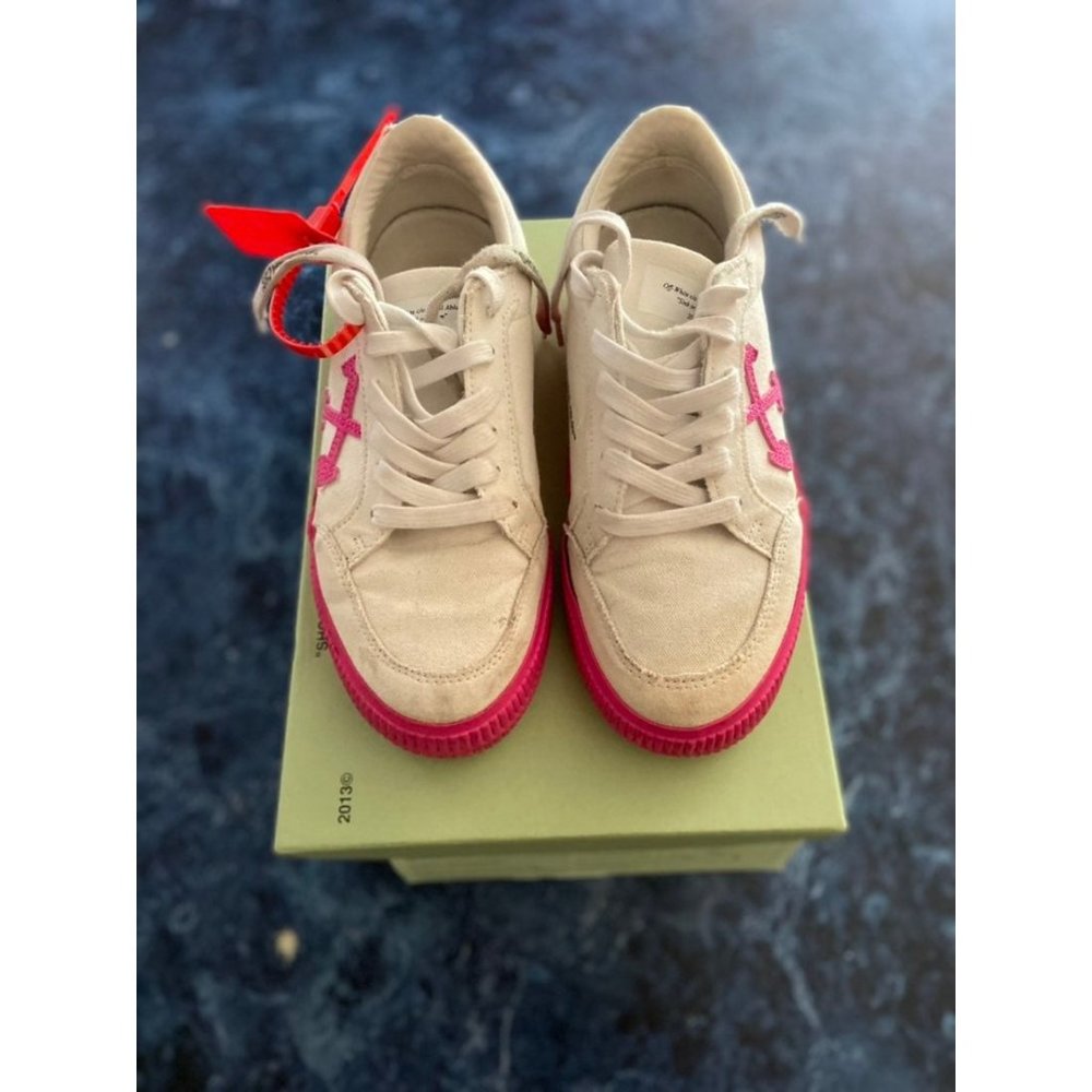 Off-White Arrow Low-Top Neon Canvas Sneakers EU 37/US 7. Pre-Owned with original